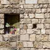 Un posto dove l�aspetto della devozione popolare � sempre mantenuta. L�edicola votiva di fronte al locale l�ha allestita la famiglia Genchi, con immagini della Madonna e dei Santi Medici 